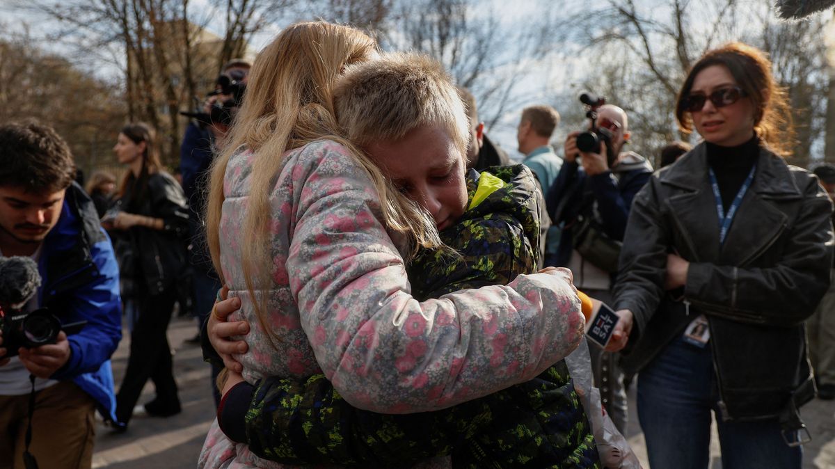 Na Ukrajinu se vrátily tři desítky dětí násilně deportovaných do Ruska